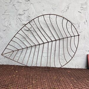 Brown Wire Leaf Wall Decor Rust is present its been in my garden